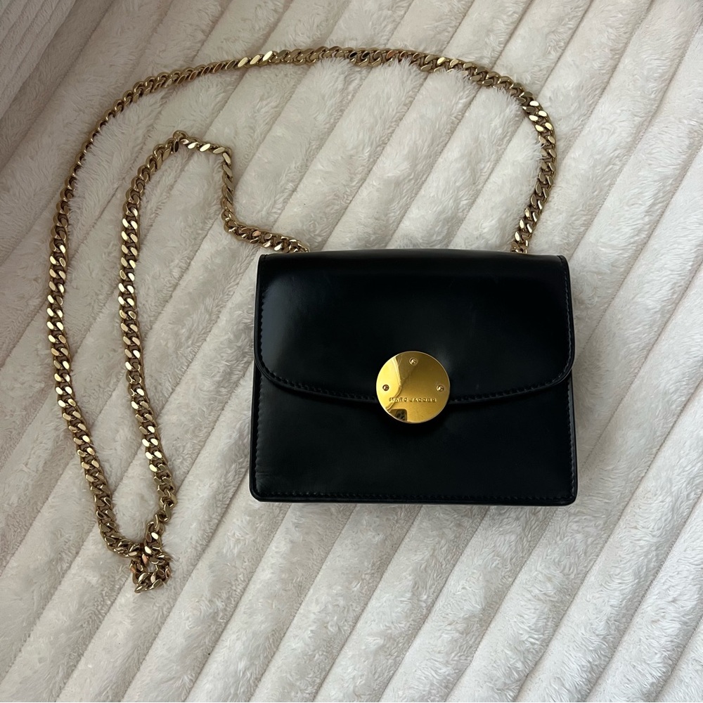 Marc Jacobs Black Leather Chain Shoulder Bag with Gold Disc Clasp Authentic